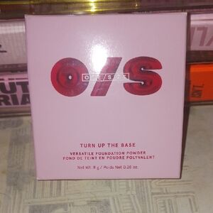 ONE/SIZE Turn Up The Base Foundation Powder